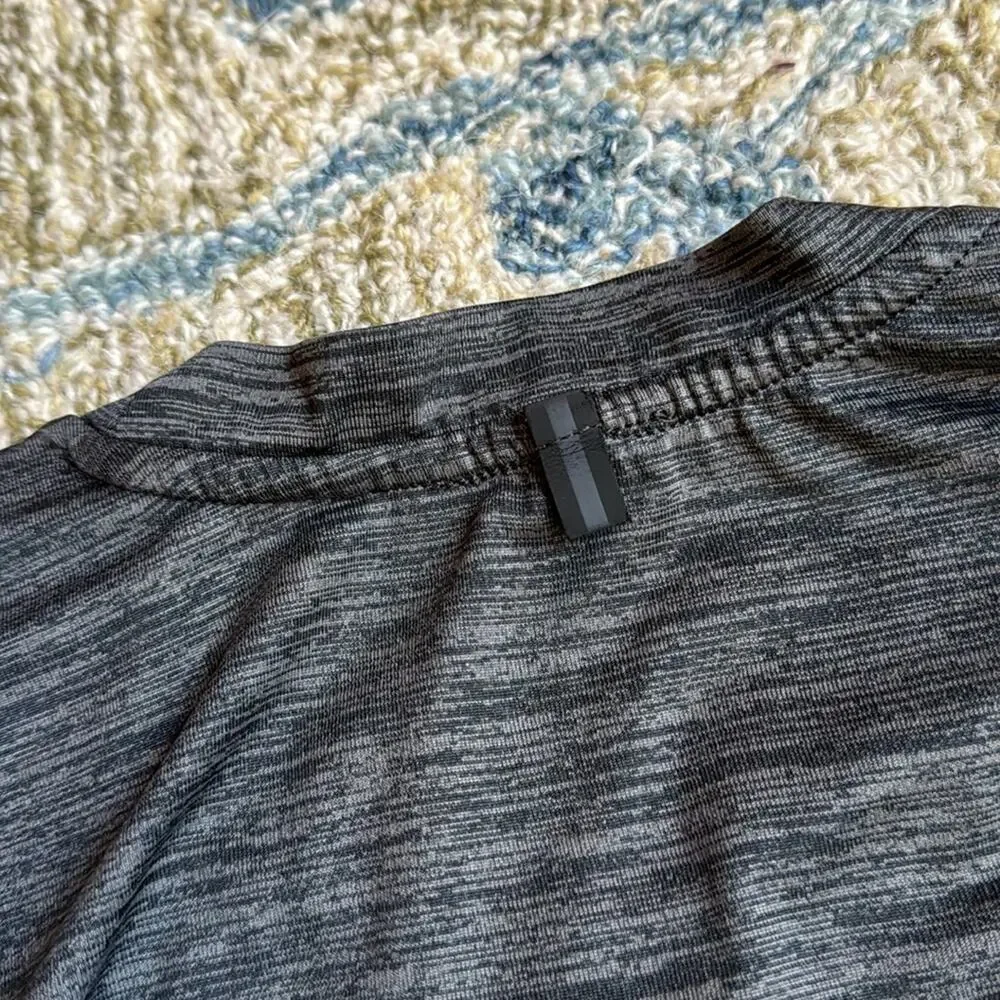 Men’s Reebok workout top - Picture 7 of 9